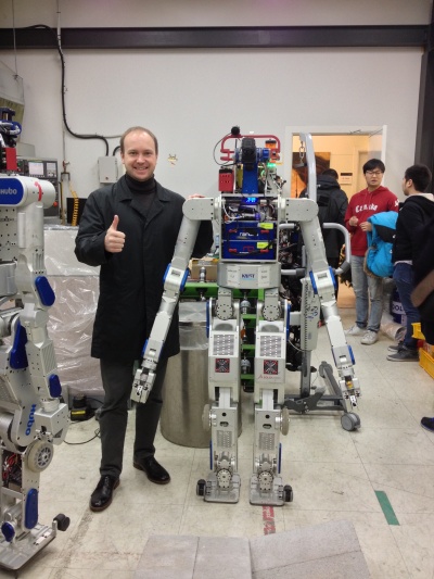 С роботом победителем Darpa Robot Challenge 2015